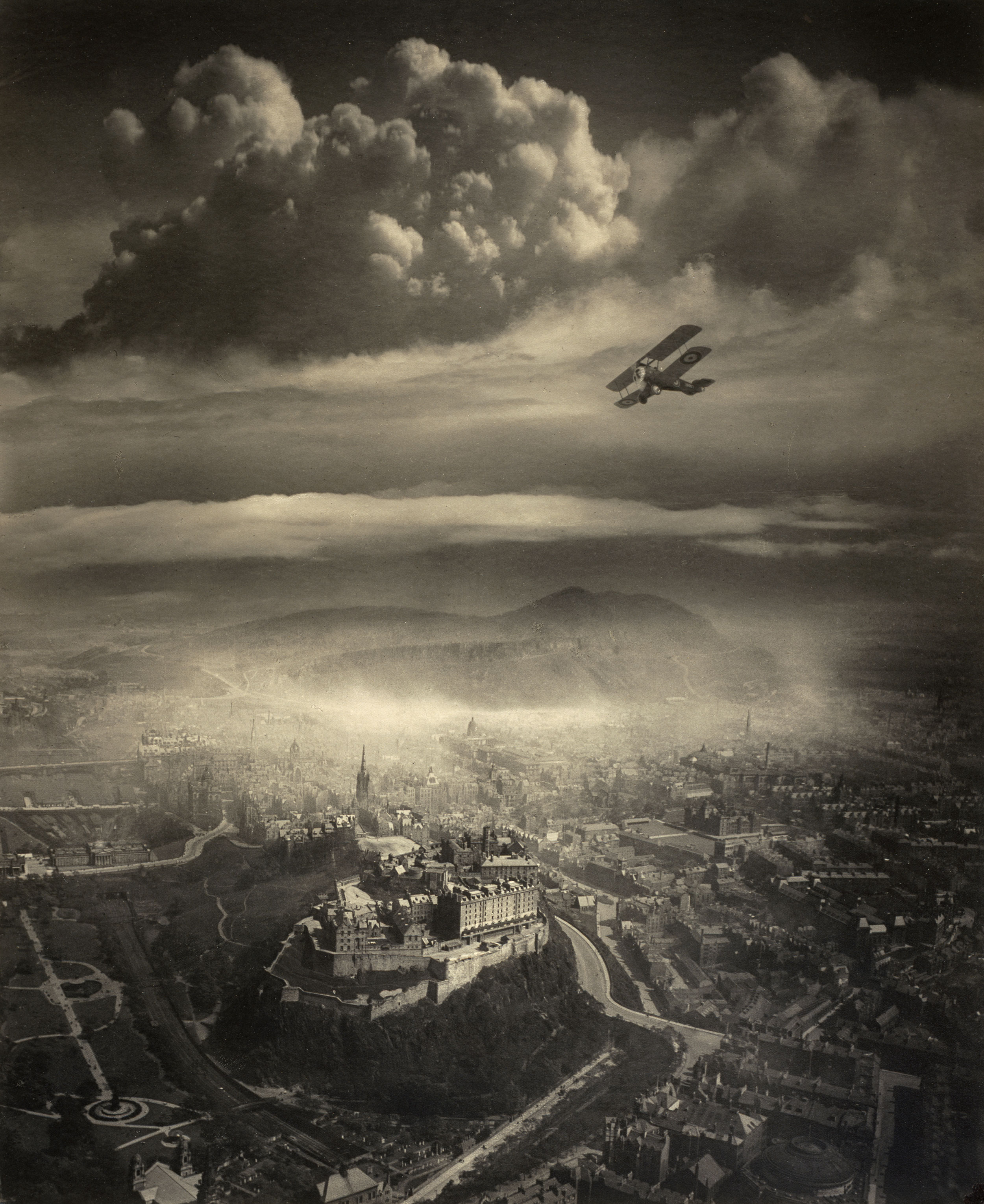 Alfred G. Buckham, Aerial View over Edinburgh, c. 1920, courtesy of the Scottish National Portrait Gallery.